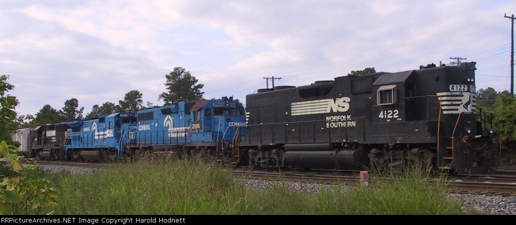 NS 4122 & 2886 sit in Durham awaiting their next assignment